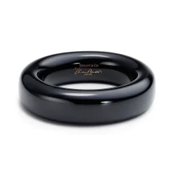 Tiffany & Co. Elsa Peretti® bangle in black lacquer over Japanese hardwood, medium. | ^ Elsa Peretti®