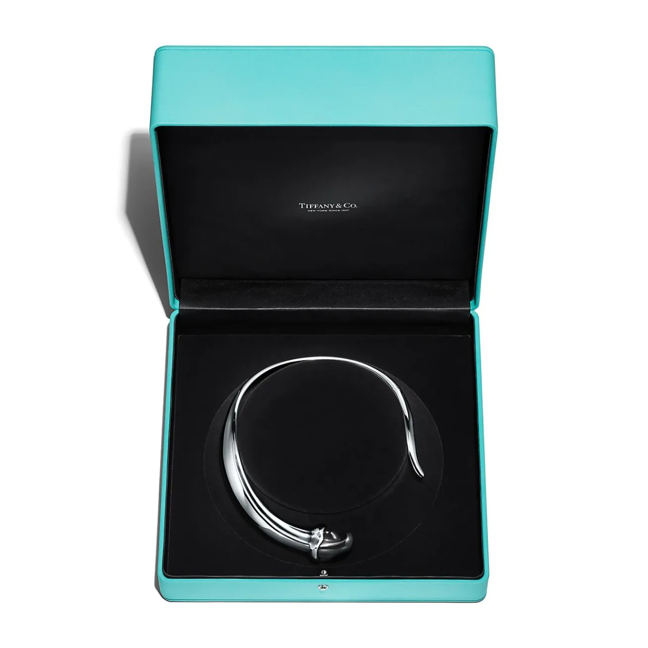 Tiffany & Co. Elsa Peretti® claw necklace with black jade in sterling silver. | ^ Necklaces & Pendants|Sterling Silver Jewelry