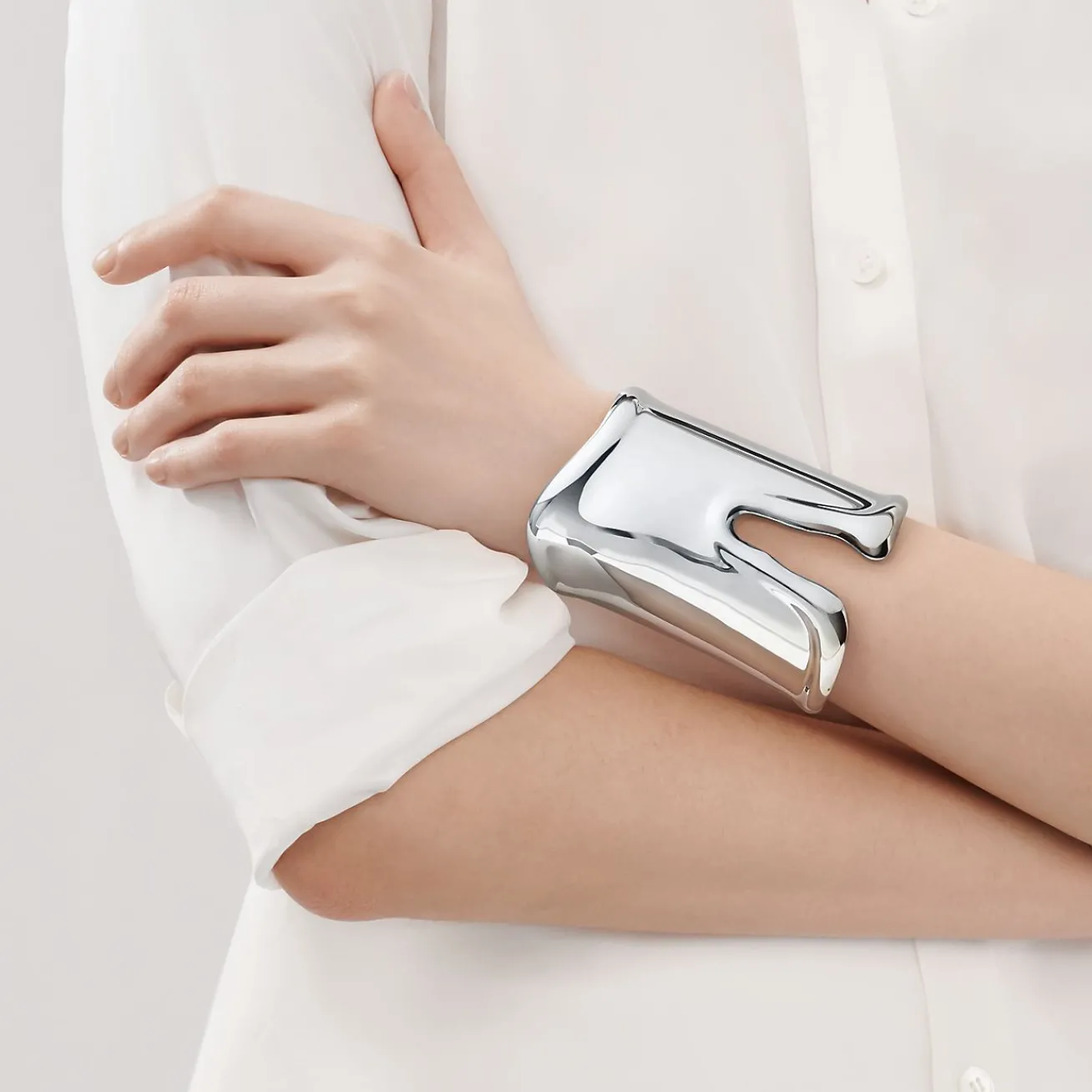 Tiffany & Co. Elsa Peretti® large Bone cuff in sterling silver, 95 mm wide. | ^ Bracelets|Sterling Silver Jewelry
