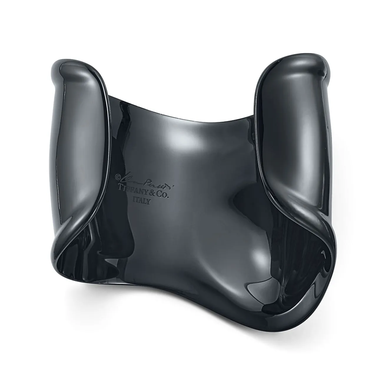 Tiffany & Co. Elsa Peretti® medium Bone cuff in black finish over copper, 61 mm wide. | ^ Bracelets|Elsa Peretti®