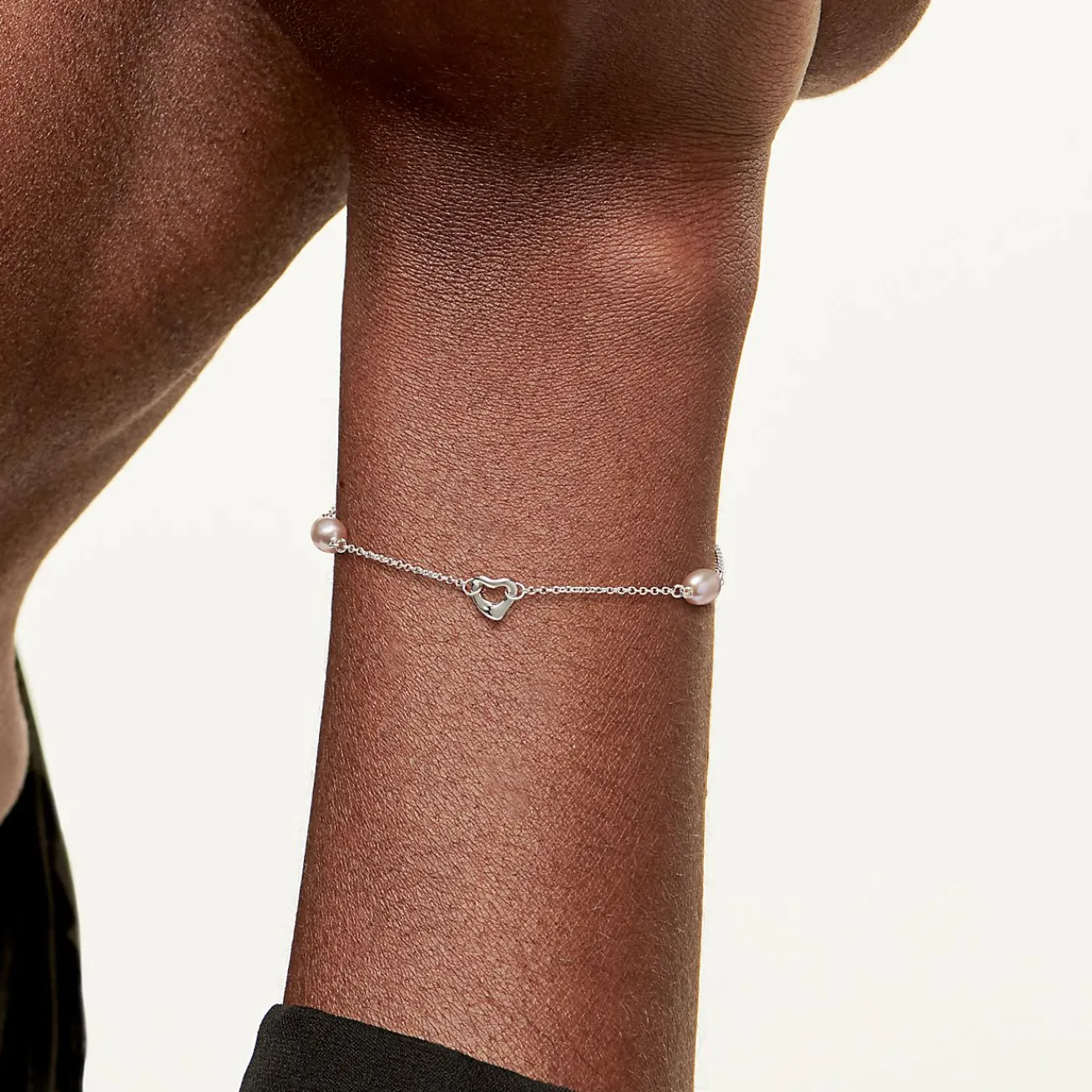 Tiffany & Co. Elsa Peretti® Pearls by the Yard™ Open Heart bracelet in silver with pearls. | ^ Bracelets|Sterling Silver Jewelry