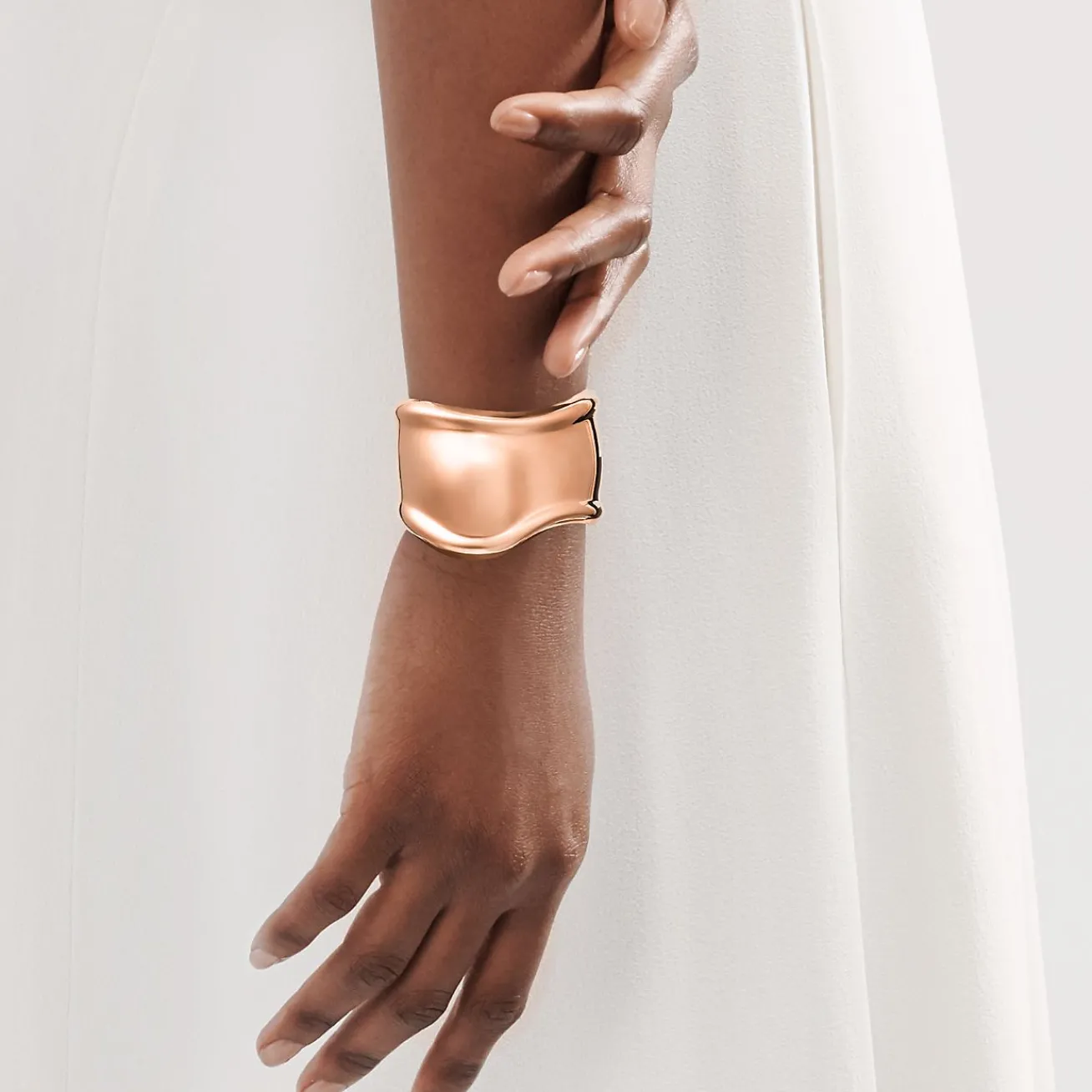Tiffany & Co. Elsa Peretti® small Bone cuff in 18k rose gold, 43 mm wide. | ^ Bracelets|Rose Gold Jewelry