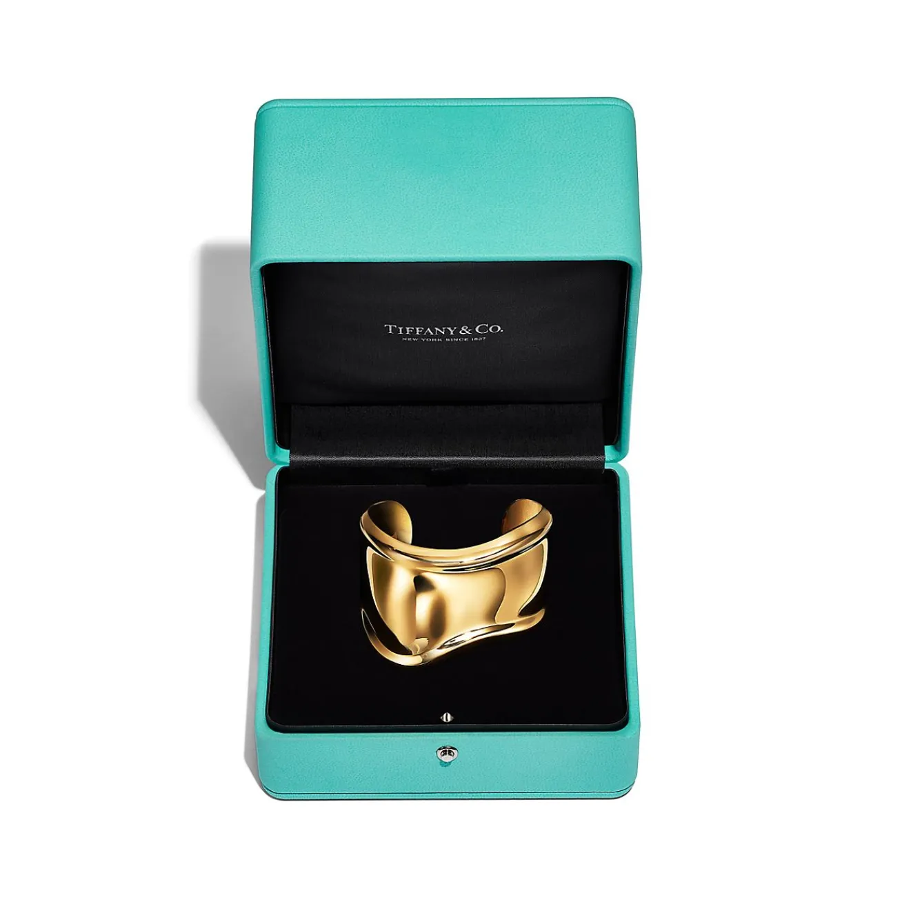 Tiffany & Co. Elsa Peretti® small Bone cuff in 18k gold, 43 mm wide. | ^ Bracelets|Elsa Peretti®