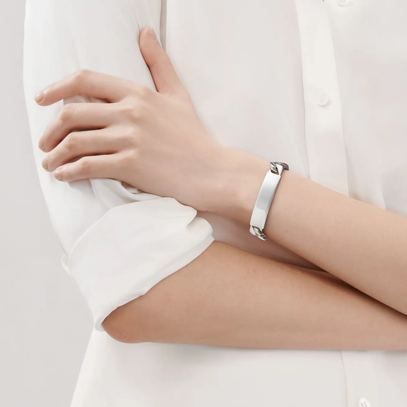 Tiffany & Co. I.D. bracelet in sterling silver, medium. | ^ Bracelets|Bold Silver Jewelry