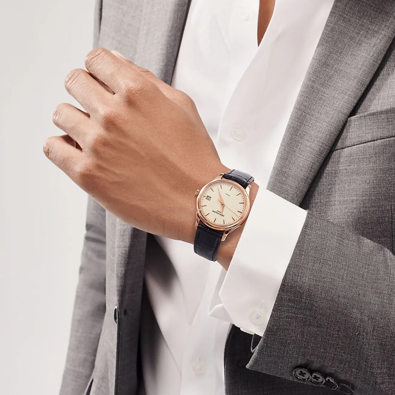 Tiffany & Co. Patek Philippe Calatrava men's watch in 18k rose gold with a leather strap. | ^ Patek Philippe