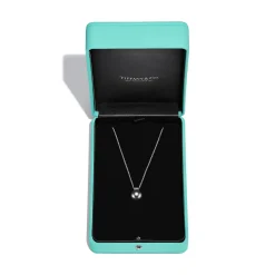 Tiffany & Co. Pendant in 18k white gold with Tahitian pearls and diamonds. | ^ Necklaces & Pendants|Pearl Jewelry