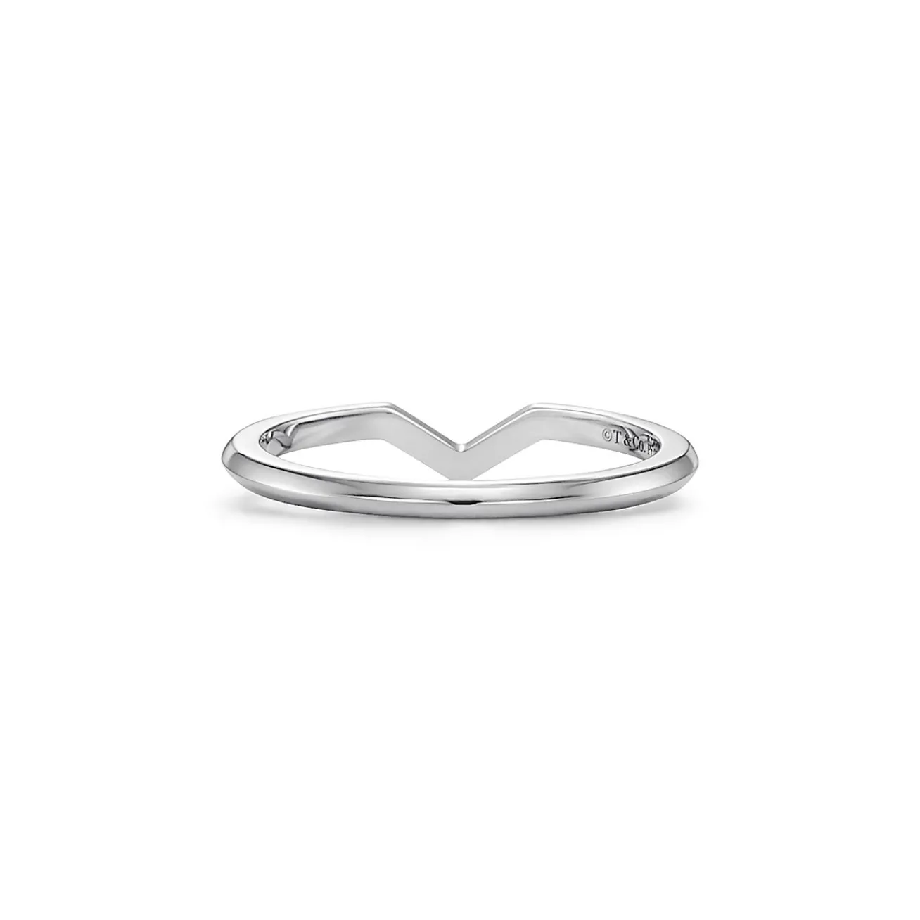 Tiffany & Co. The Tiffany® Setting V band ring in platinum, 1.7 mm wide. | ^Women Rings|Stacking Rings