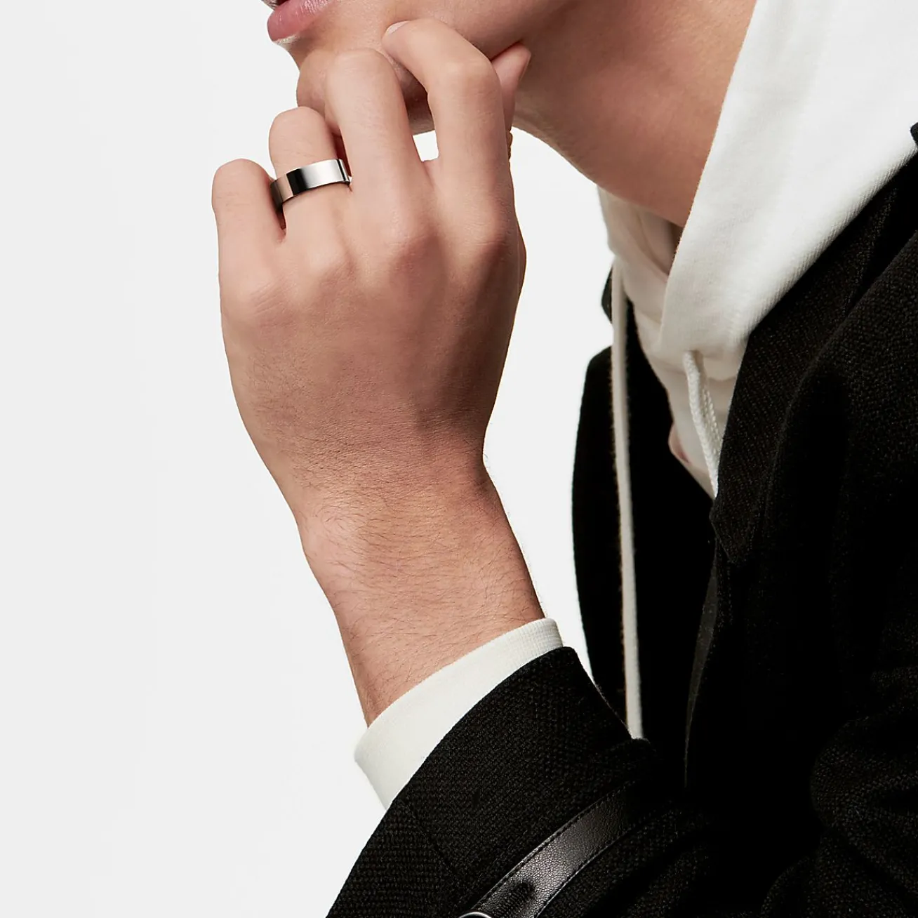 Tiffany & Co. Tiffany Essential Band ring in platinum, 6 mm wide. | ^ Rings|Men's Jewelry