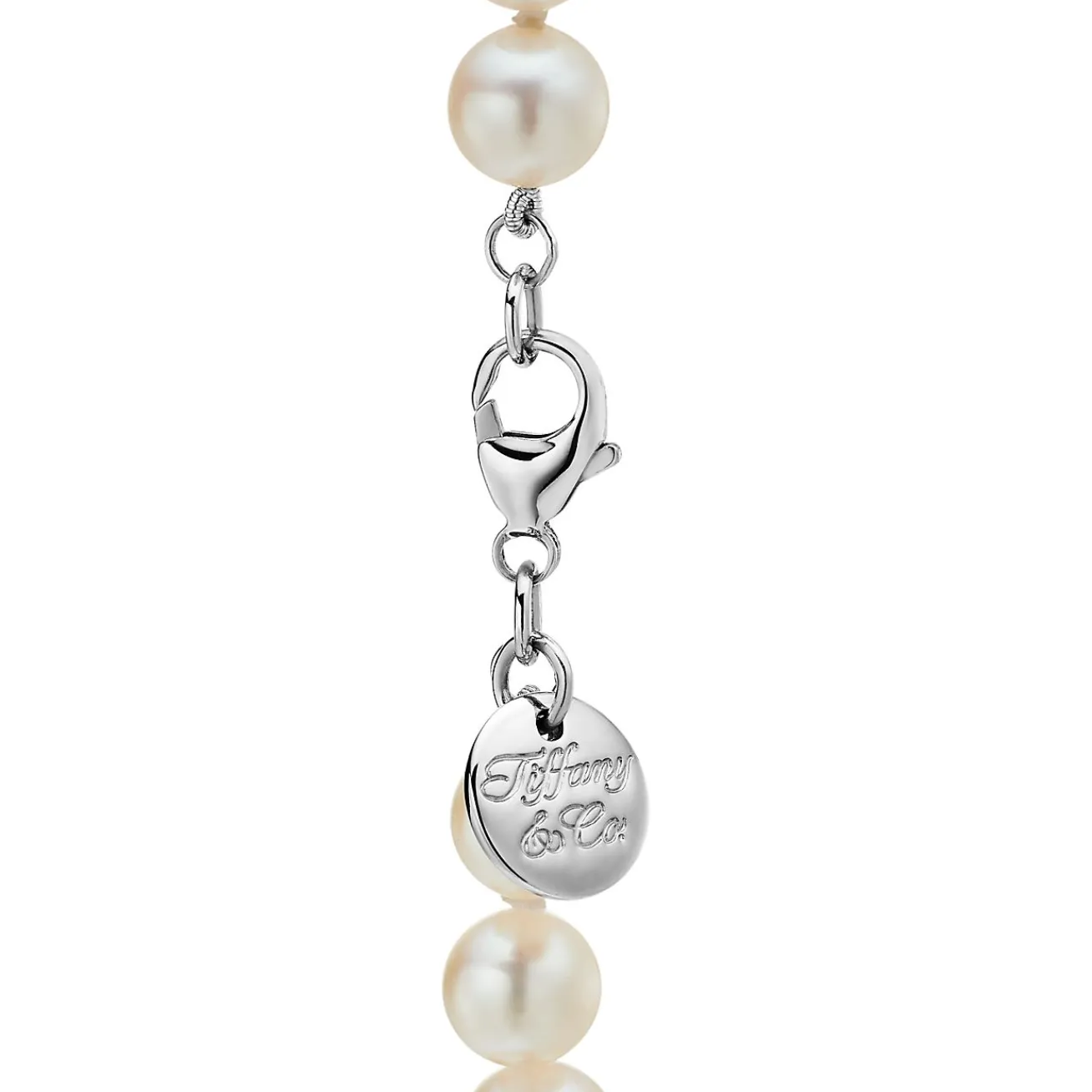 Tiffany & Co. Tiffany Essential Pearls bracelet of Akoya pearls with an 18k white gold clasp. | ^ Bracelets|Gold Jewelry
