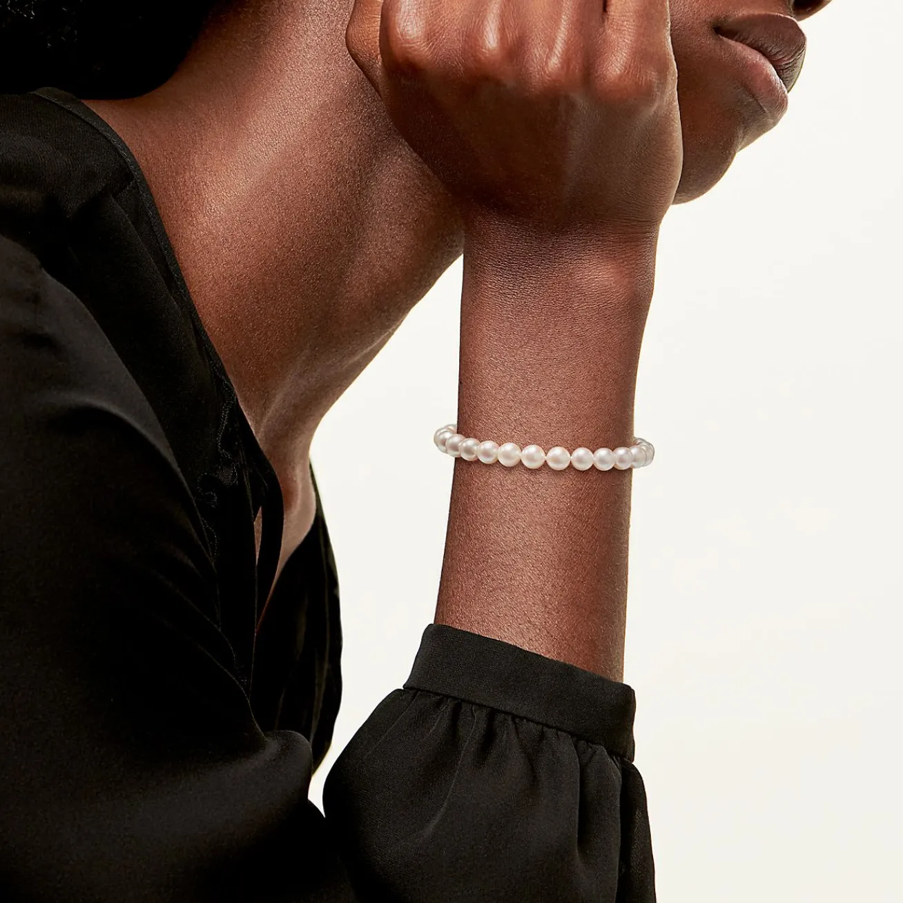 Tiffany & Co. Tiffany Essential Pearls bracelet of Akoya pearls with an 18k white gold clasp. | ^ Bracelets|Gold Jewelry