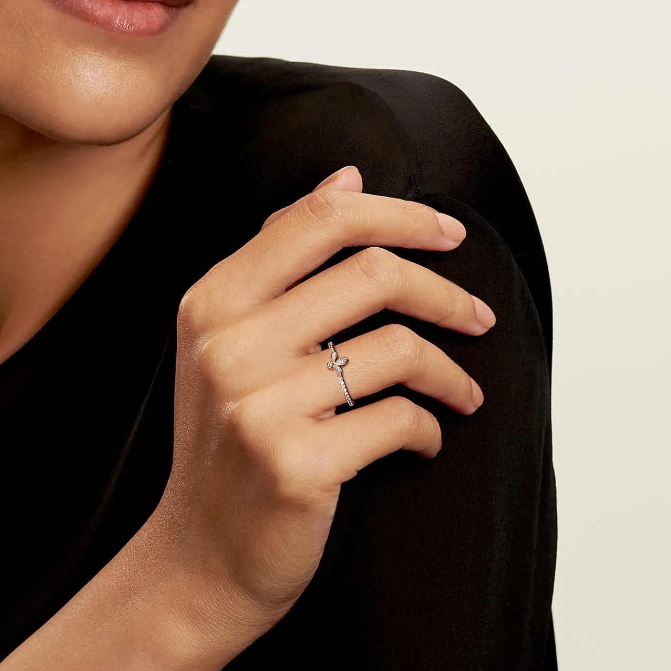 Tiffany & Co. Tiffany Fleur de Lis band ring in 18k rose gold with diamonds, extra mini. | ^ Rings|Rose Gold Jewelry