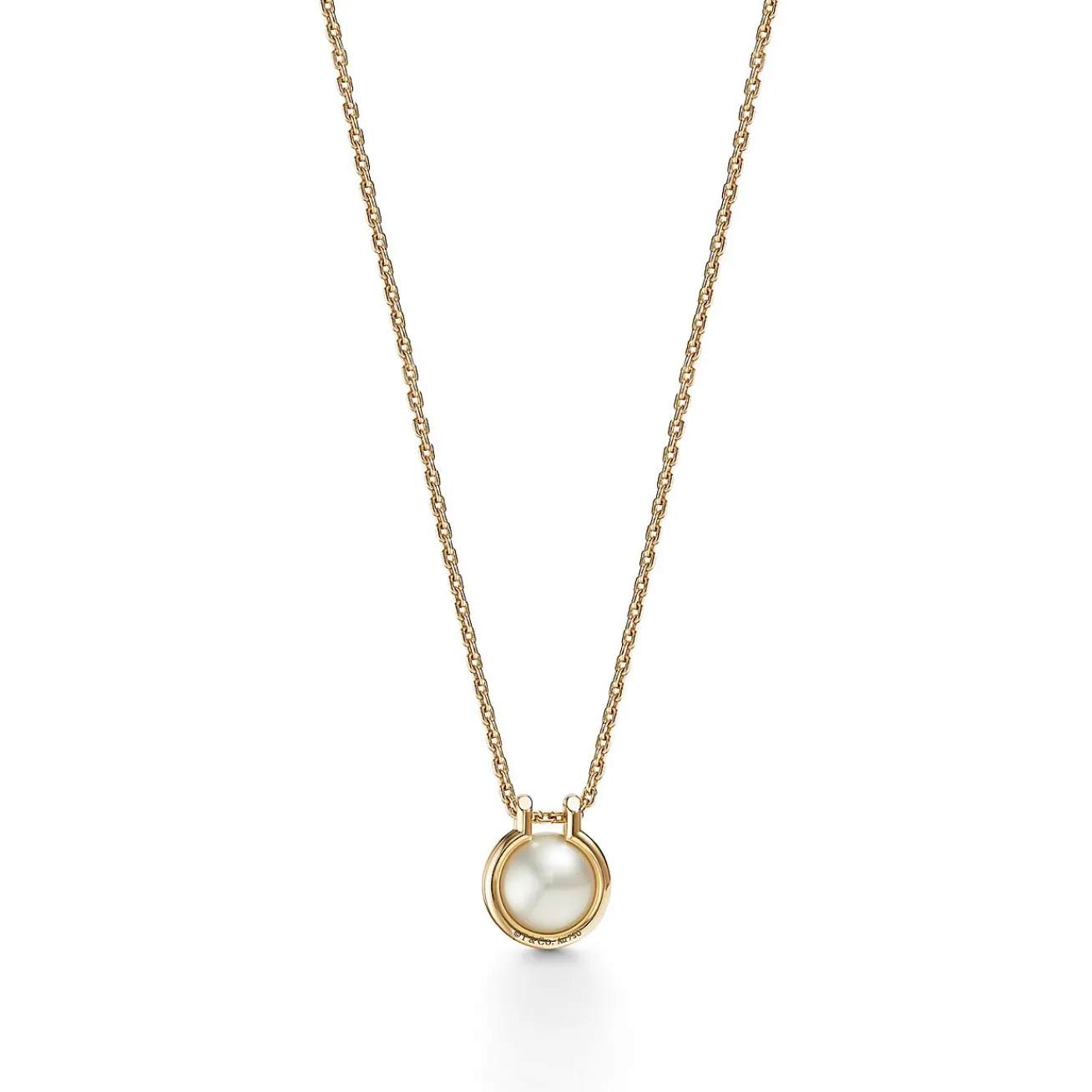 Tiffany & Co. Tiffany HardWear South Sea pearl link pendant in 18k gold. | ^ Necklaces & Pendants|Dainty Jewelry