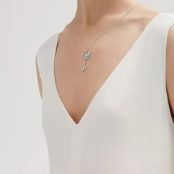 Tiffany & Co. Tiffany Keys Tiffany Victoria® diamond vine circle key in platinum, medium. | ^ Necklaces & Pendants|Platinum Jewelry