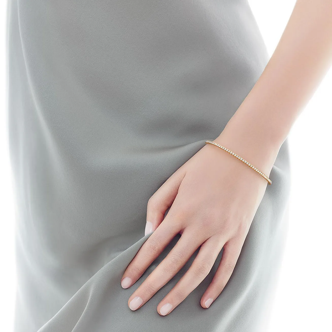 Tiffany & Co. Tiffany Metro bangle in 18k gold with diamonds, medium. | ^ Bracelets|Gold Jewelry