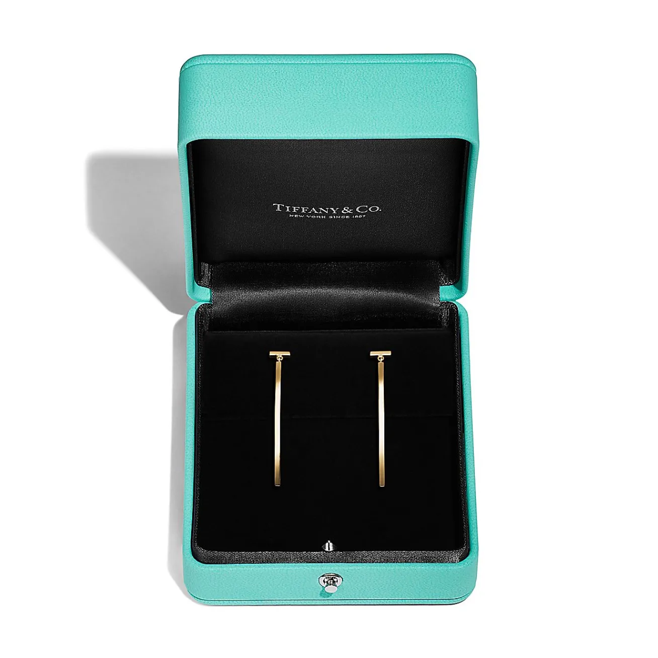 Tiffany & Co. Tiffany T bar earrings in 18k gold. | ^ Earrings|Gold Jewelry