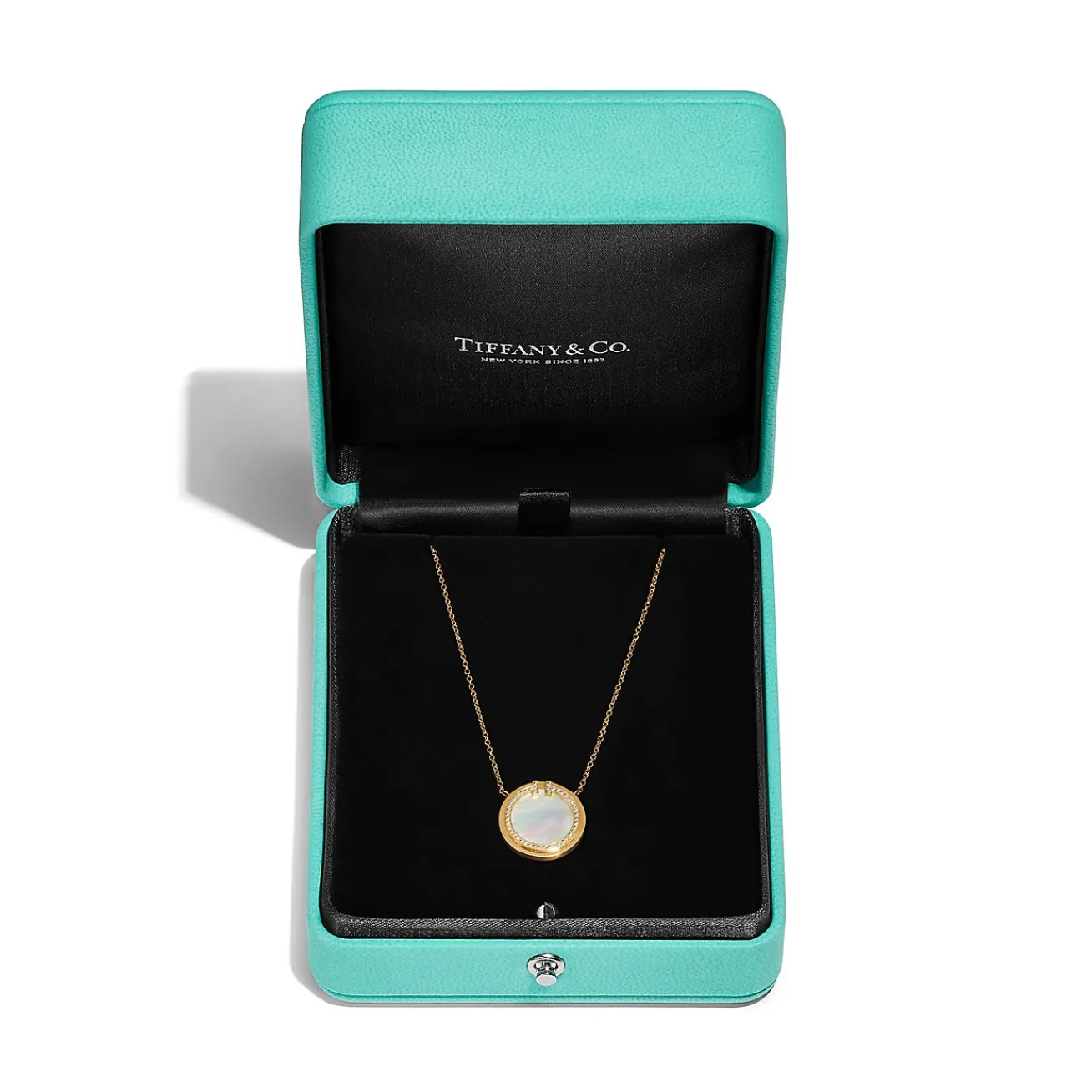 Tiffany & Co. Tiffany T diamond and mother-of-pearl circle pendant in 18k gold. | ^ Necklaces & Pendants|Gold Jewelry