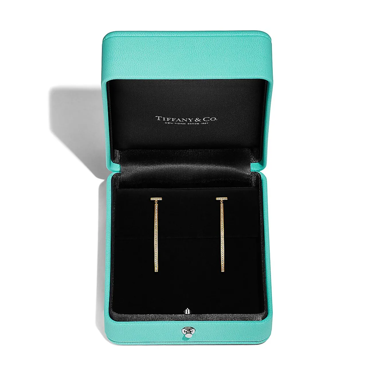 Tiffany & Co. Tiffany T diamond bar earrings in 18k gold. | ^ Earrings|Gold Jewelry