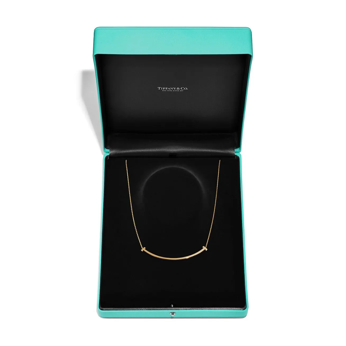 Tiffany & Co. Tiffany T extra large smile pendant in 18k gold. | ^ Necklaces & Pendants|Men's Jewelry