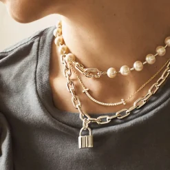 Tiffany & Co. Tiffany T medium smile pendant in 18k gold with diamonds. | ^ Necklaces & Pendants|Gold Jewelry