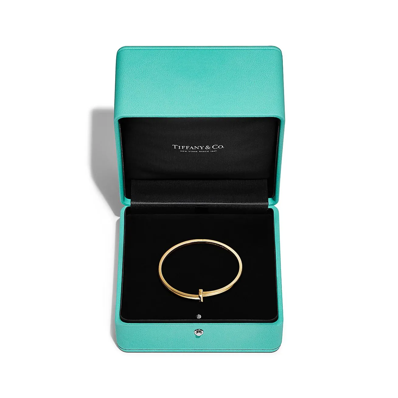 Tiffany & Co. Tiffany T T1 narrow hinged bangle in 18k gold, medium. | ^ Bracelets|Men's Jewelry