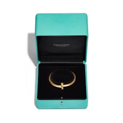 Tiffany & Co. Tiffany T T1 wide hinged bangle in 18k gold, medium. | ^ Bracelets|Men's Jewelry
