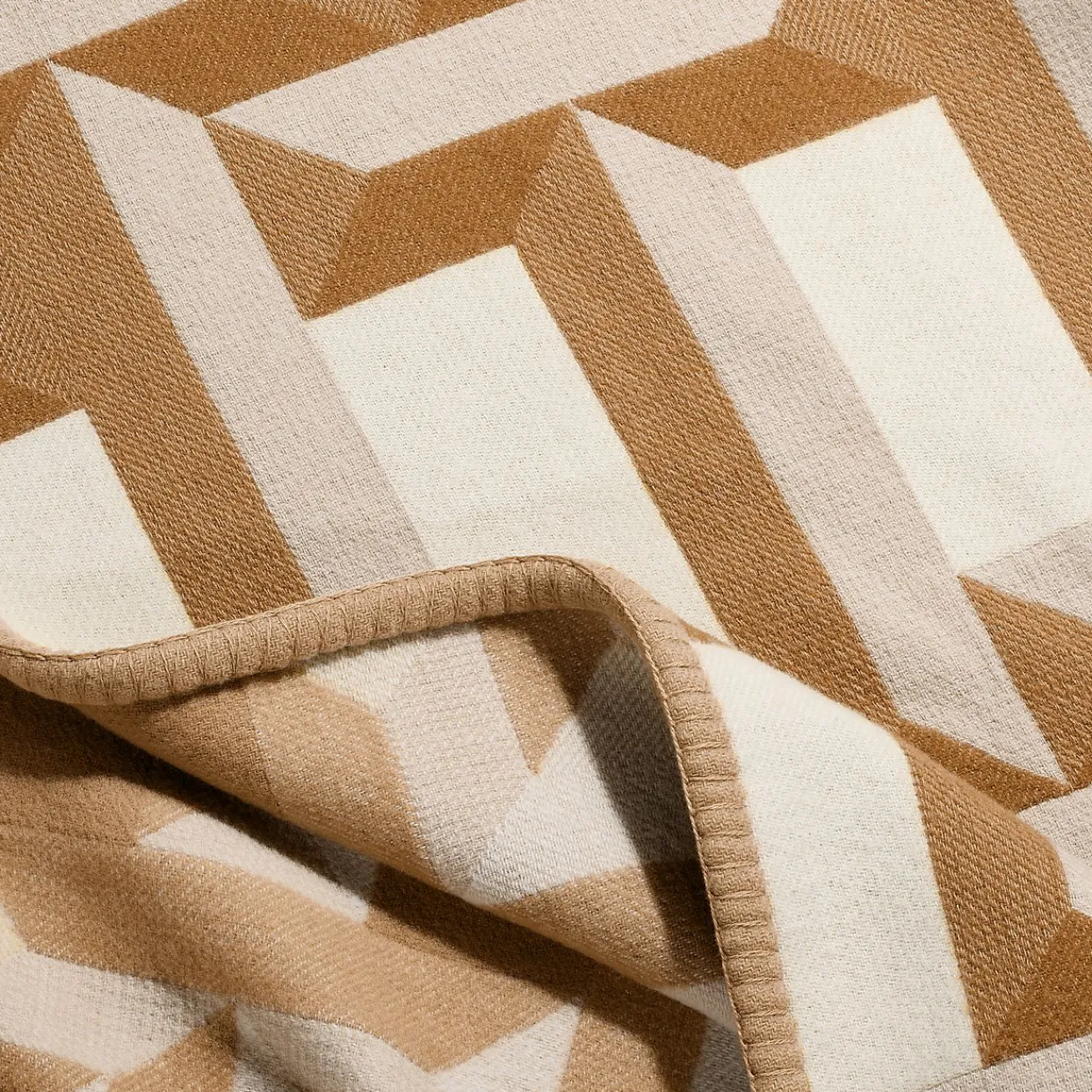 Tiffany & Co. Tiffany T True Blanket | ^ Business Gifts|Decor