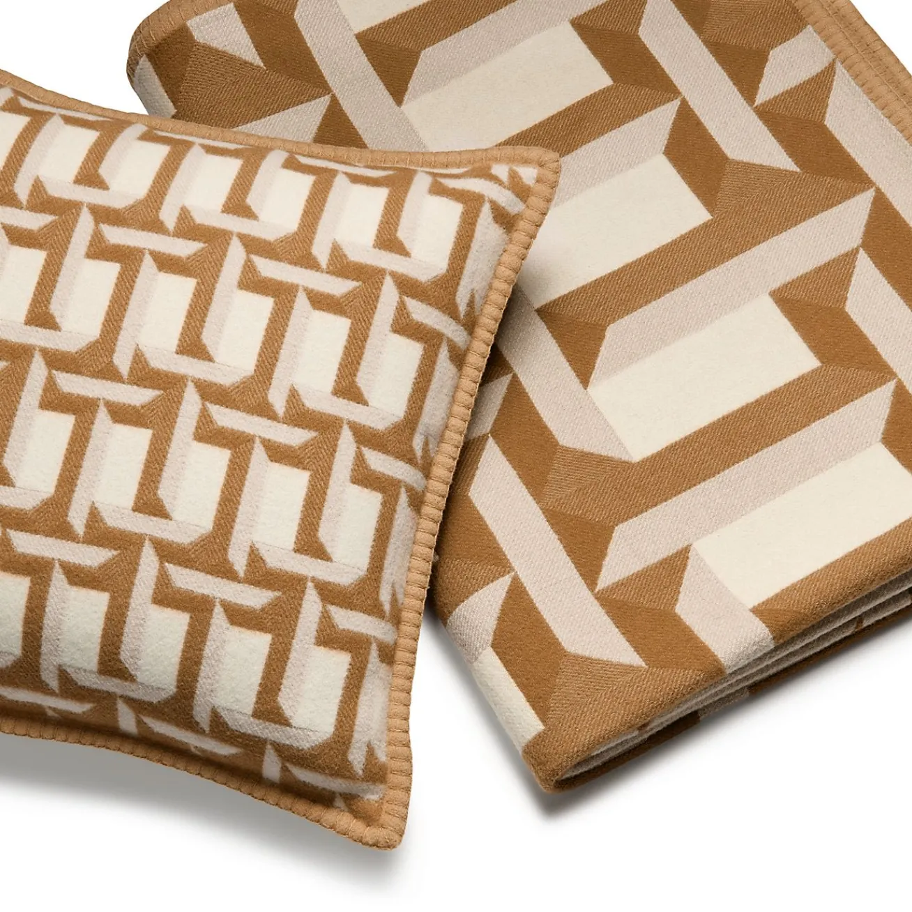 Tiffany & Co. Tiffany T True Cushion | ^ The Couple|Wedding Gifts