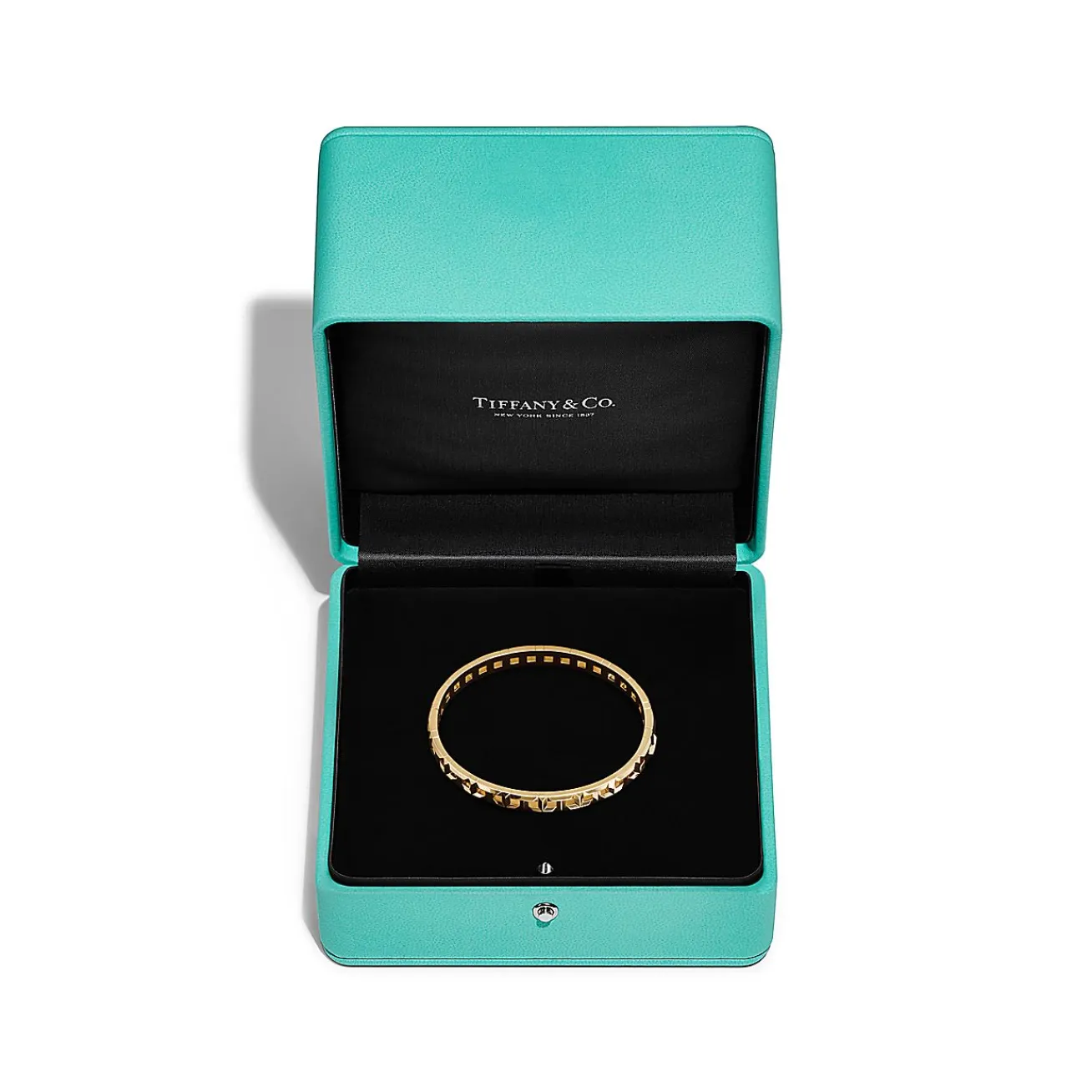 Tiffany & Co. Tiffany T True narrow hinged bangle in 18k gold, large. | ^ Bracelets|Gold Jewelry