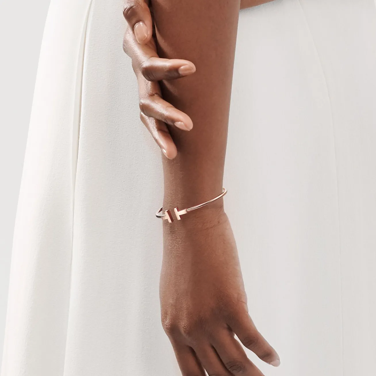 Tiffany & Co. Tiffany T wire bracelet in 18k rose gold, medium. | ^ Bracelets|Dainty Jewelry