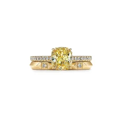 Tiffany & Co. Tiffany True® engagement ring in 18k yellow gold: an icon of modern love. | ^ Engagement Rings