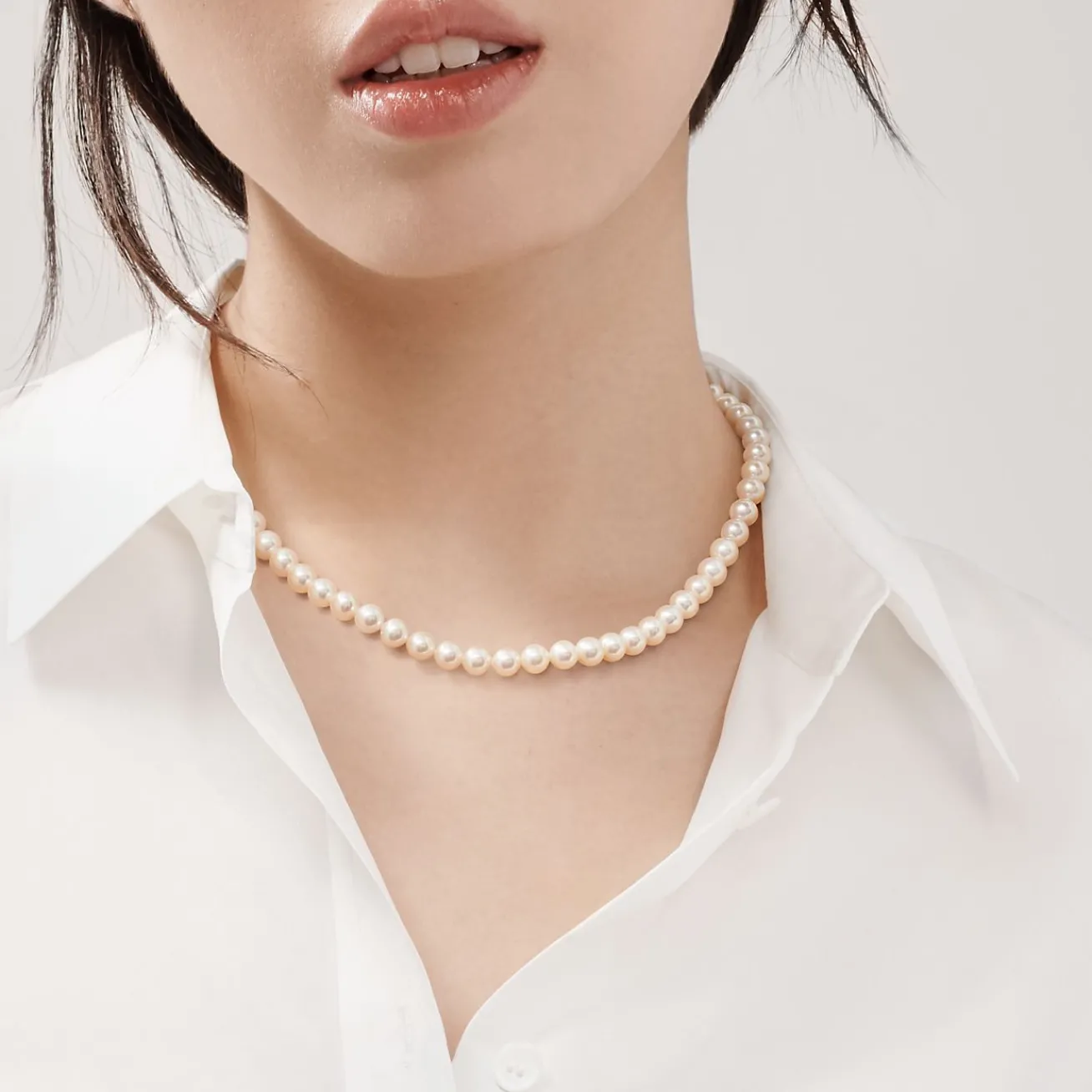 Tiffany & Co. Ziegfeld Collection pearl necklace with a silver clasp and decorative tag, 8-9 mm. | ^ Necklaces & Pendants